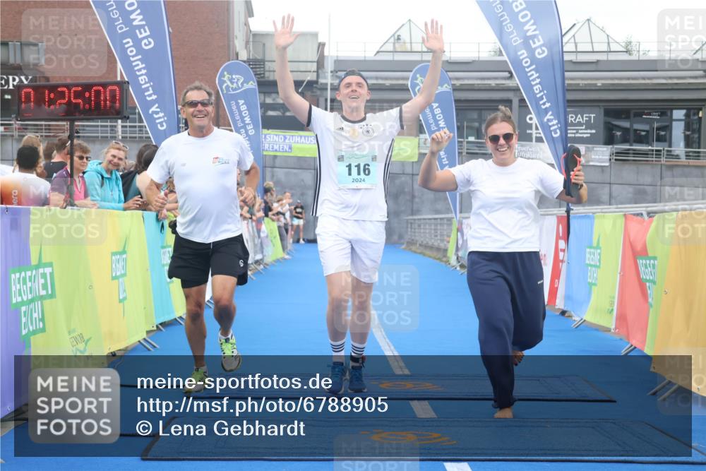 11.08.2024 - GEWOBA Citytriathlon Bremen Lena Gebhardt http://msf.ph/oto/6788905 11.08.2024 11:25:03 Ziel 111, 116 meine-sportfotos.de