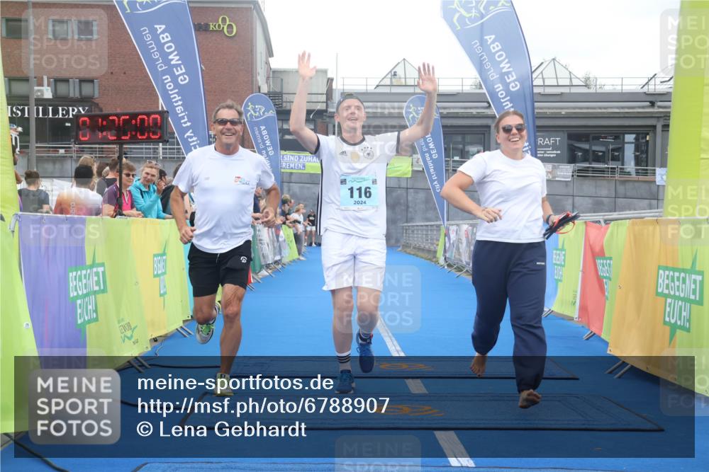 11.08.2024 - GEWOBA Citytriathlon Bremen Lena Gebhardt http://msf.ph/oto/6788907 11.08.2024 11:25:04 Ziel 111, 116 meine-sportfotos.de