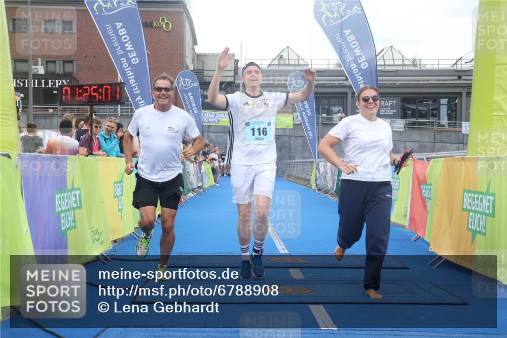 11.08.2024 - GEWOBA Citytriathlon Bremen Lena Gebhardt http://msf.ph/oto/6788908 11.08.2024 11:25:04 Ziel 111, 116 meine-sportfotos.de
