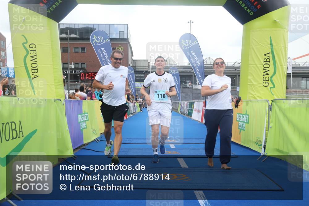 11.08.2024 - GEWOBA Citytriathlon Bremen Lena Gebhardt http://msf.ph/oto/6788914 11.08.2024 11:25:04 Ziel 111, 116 meine-sportfotos.de