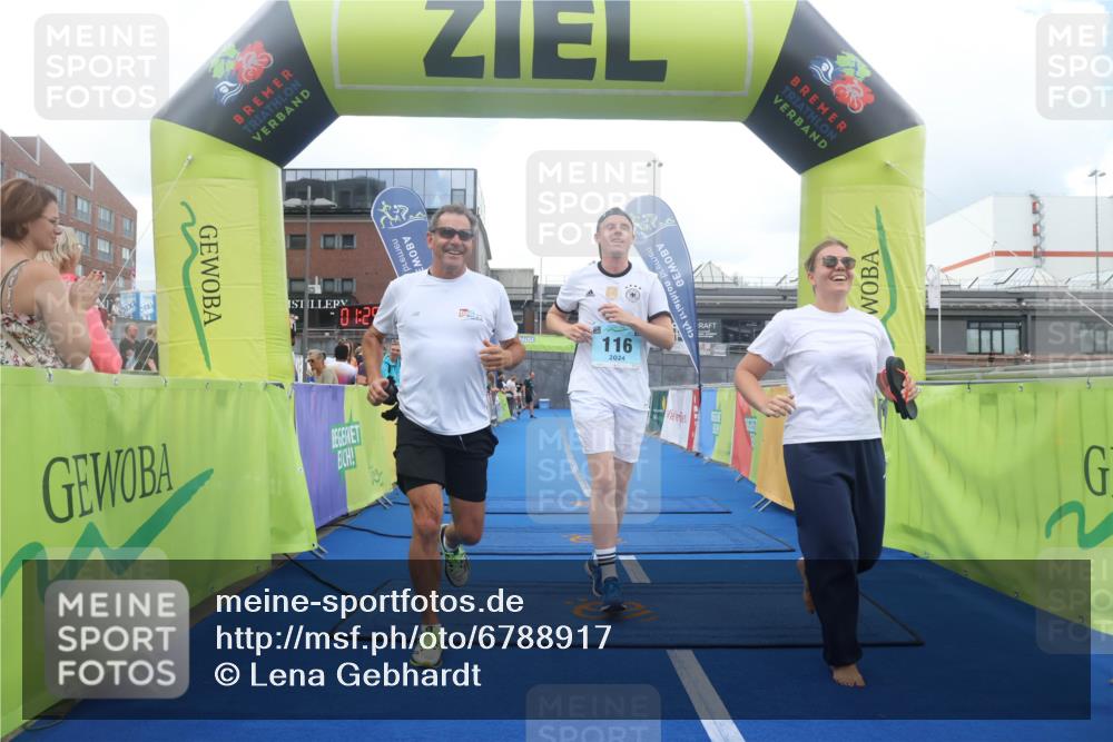 11.08.2024 - GEWOBA Citytriathlon Bremen Lena Gebhardt http://msf.ph/oto/6788917 11.08.2024 11:25:05 Ziel 111, 116 meine-sportfotos.de