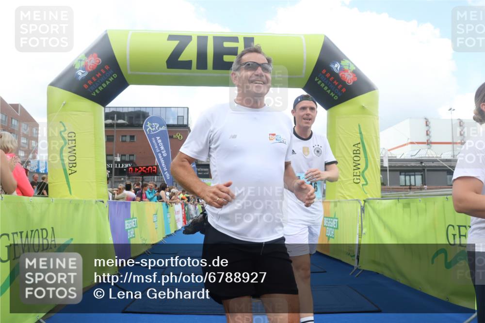 11.08.2024 - GEWOBA Citytriathlon Bremen Lena Gebhardt http://msf.ph/oto/6788927 11.08.2024 11:25:06 Ziel 111, 116 meine-sportfotos.de