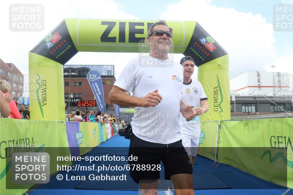 11.08.2024 - GEWOBA Citytriathlon Bremen Lena Gebhardt http://msf.ph/oto/6788928 11.08.2024 11:25:06 Ziel 111, 116 meine-sportfotos.de