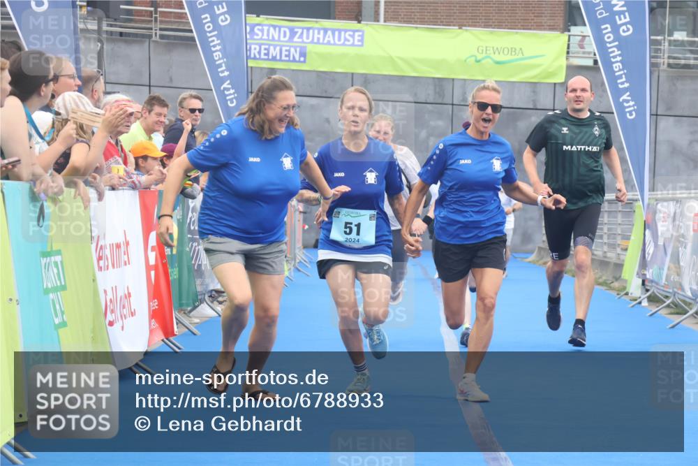 11.08.2024 - GEWOBA Citytriathlon Bremen Lena Gebhardt http://msf.ph/oto/6788933 11.08.2024 11:25:15 Ziel 51, 74, 93 meine-sportfotos.de