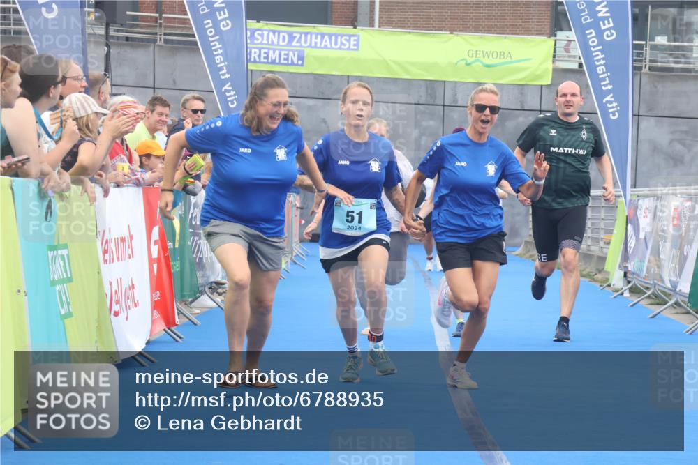 11.08.2024 - GEWOBA Citytriathlon Bremen Lena Gebhardt http://msf.ph/oto/6788935 11.08.2024 11:25:15 Ziel 51, 74, 93 meine-sportfotos.de