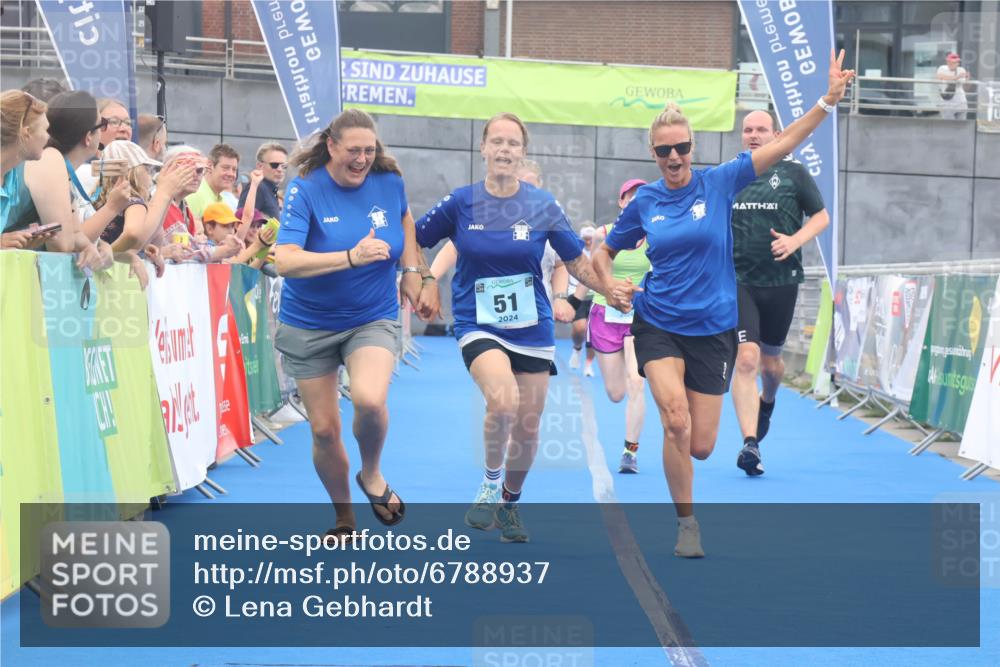 11.08.2024 - GEWOBA Citytriathlon Bremen Lena Gebhardt http://msf.ph/oto/6788937 11.08.2024 11:25:16 Ziel 51, 74, 93 meine-sportfotos.de