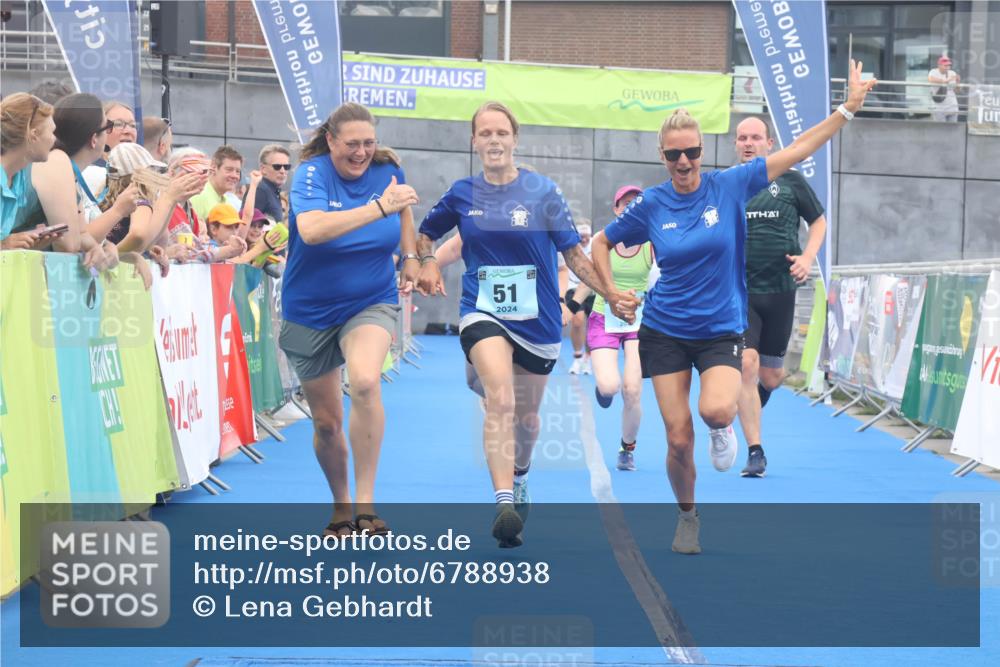 11.08.2024 - GEWOBA Citytriathlon Bremen Lena Gebhardt http://msf.ph/oto/6788938 11.08.2024 11:25:16 Ziel 51, 74, 93 meine-sportfotos.de