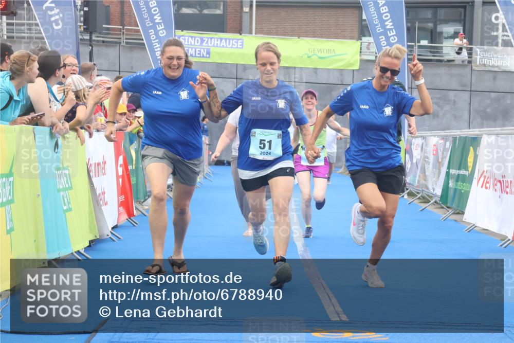 11.08.2024 - GEWOBA Citytriathlon Bremen Lena Gebhardt http://msf.ph/oto/6788940 11.08.2024 11:25:16 Ziel 51, 74, 93 meine-sportfotos.de