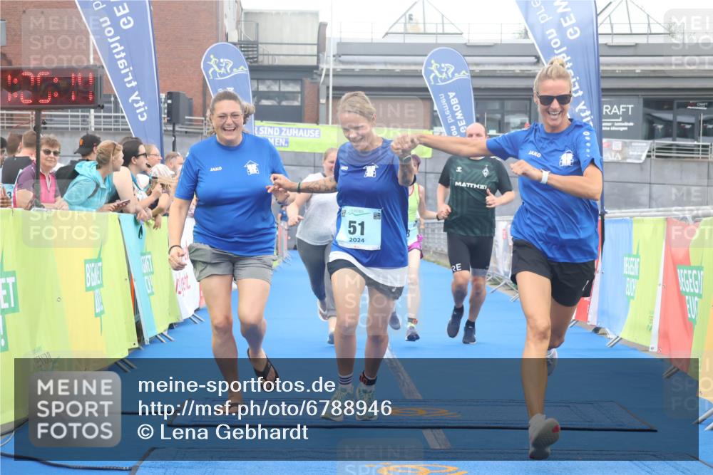 11.08.2024 - GEWOBA Citytriathlon Bremen Lena Gebhardt http://msf.ph/oto/6788946 11.08.2024 11:25:17 Ziel 51, 74, 93 meine-sportfotos.de