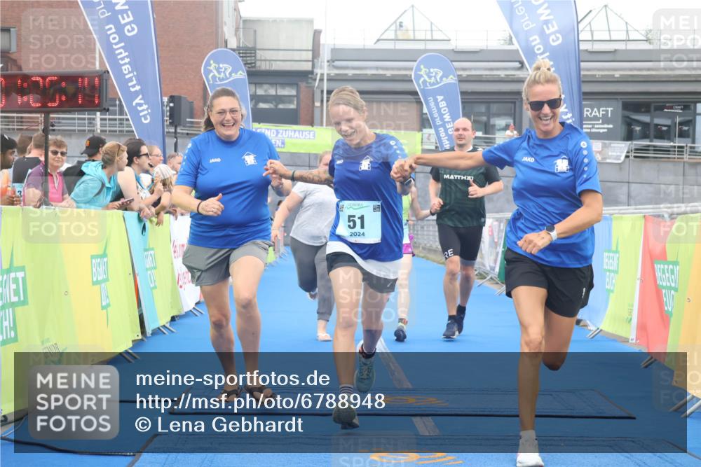 11.08.2024 - GEWOBA Citytriathlon Bremen Lena Gebhardt http://msf.ph/oto/6788948 11.08.2024 11:25:17 Ziel 51, 74, 93 meine-sportfotos.de