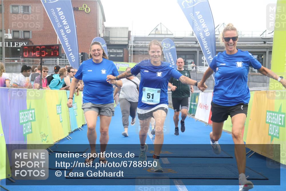 11.08.2024 - GEWOBA Citytriathlon Bremen Lena Gebhardt http://msf.ph/oto/6788950 11.08.2024 11:25:17 Ziel 51, 74, 93 meine-sportfotos.de