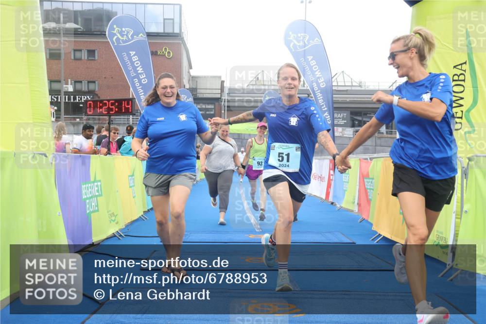 11.08.2024 - GEWOBA Citytriathlon Bremen Lena Gebhardt http://msf.ph/oto/6788953 11.08.2024 11:25:18 Ziel 51, 74, 93 meine-sportfotos.de