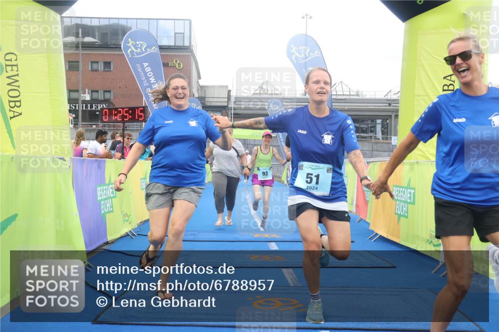 11.08.2024 - GEWOBA Citytriathlon Bremen Lena Gebhardt http://msf.ph/oto/6788957 11.08.2024 11:25:18 Ziel 51, 74, 93 meine-sportfotos.de