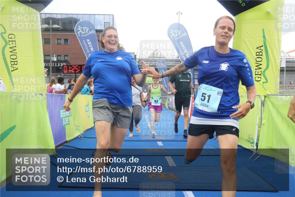 11.08.2024 - GEWOBA Citytriathlon Bremen Lena Gebhardt http://msf.ph/oto/6788959 11.08.2024 11:25:18 Ziel 51, 74, 93 meine-sportfotos.de