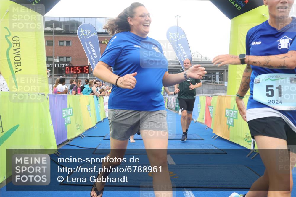 11.08.2024 - GEWOBA Citytriathlon Bremen Lena Gebhardt http://msf.ph/oto/6788961 11.08.2024 11:25:18 Ziel 51, 74, 93 meine-sportfotos.de