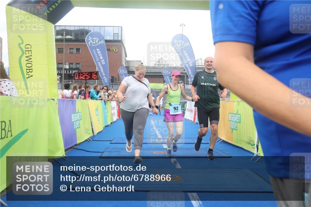 11.08.2024 - GEWOBA Citytriathlon Bremen Lena Gebhardt http://msf.ph/oto/6788966 11.08.2024 11:25:19 Ziel 51, 74, 93 meine-sportfotos.de