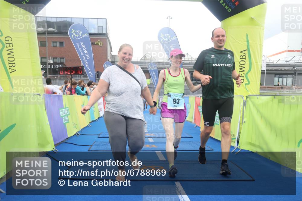 11.08.2024 - GEWOBA Citytriathlon Bremen Lena Gebhardt http://msf.ph/oto/6788969 11.08.2024 11:25:19 Ziel 51, 74, 93 meine-sportfotos.de