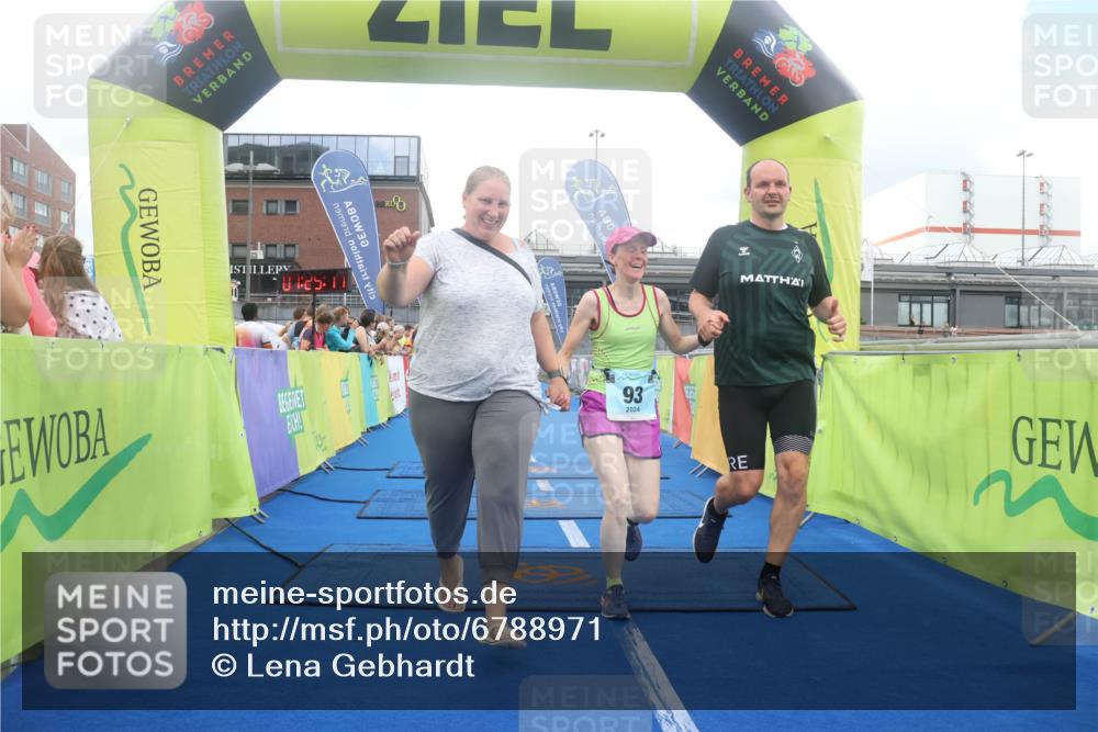 11.08.2024 - GEWOBA Citytriathlon Bremen Lena Gebhardt http://msf.ph/oto/6788971 11.08.2024 11:25:20 Ziel 51, 74, 93 meine-sportfotos.de