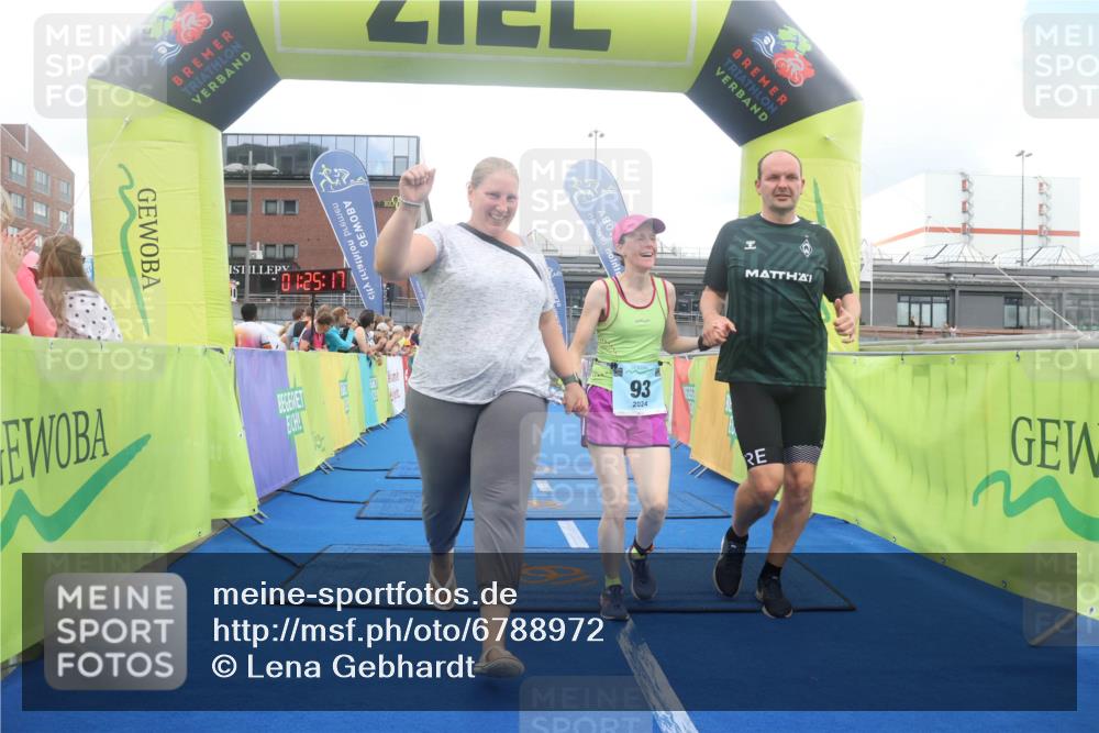 11.08.2024 - GEWOBA Citytriathlon Bremen Lena Gebhardt http://msf.ph/oto/6788972 11.08.2024 11:25:20 Ziel 51, 74, 93 meine-sportfotos.de