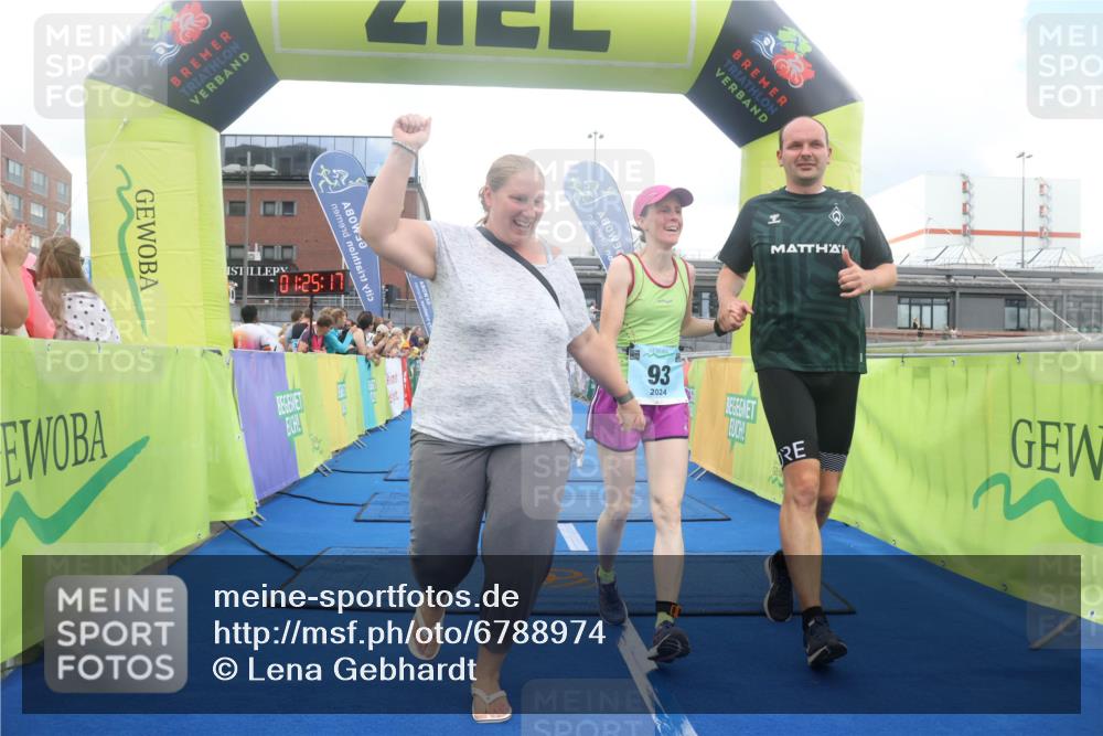11.08.2024 - GEWOBA Citytriathlon Bremen Lena Gebhardt http://msf.ph/oto/6788974 11.08.2024 11:25:20 Ziel 51, 74, 93 meine-sportfotos.de