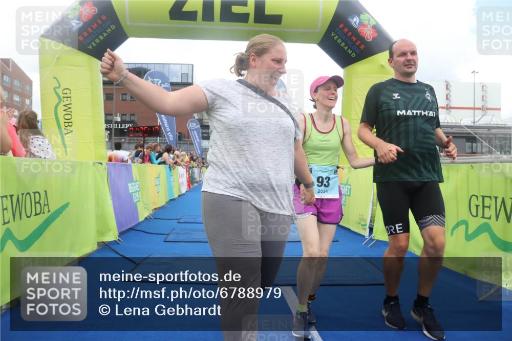 11.08.2024 - GEWOBA Citytriathlon Bremen Lena Gebhardt http://msf.ph/oto/6788979 11.08.2024 11:25:20 Ziel 51, 74, 93 meine-sportfotos.de
