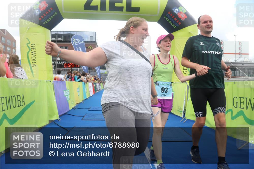 11.08.2024 - GEWOBA Citytriathlon Bremen Lena Gebhardt http://msf.ph/oto/6788980 11.08.2024 11:25:20 Ziel 51, 74, 93 meine-sportfotos.de