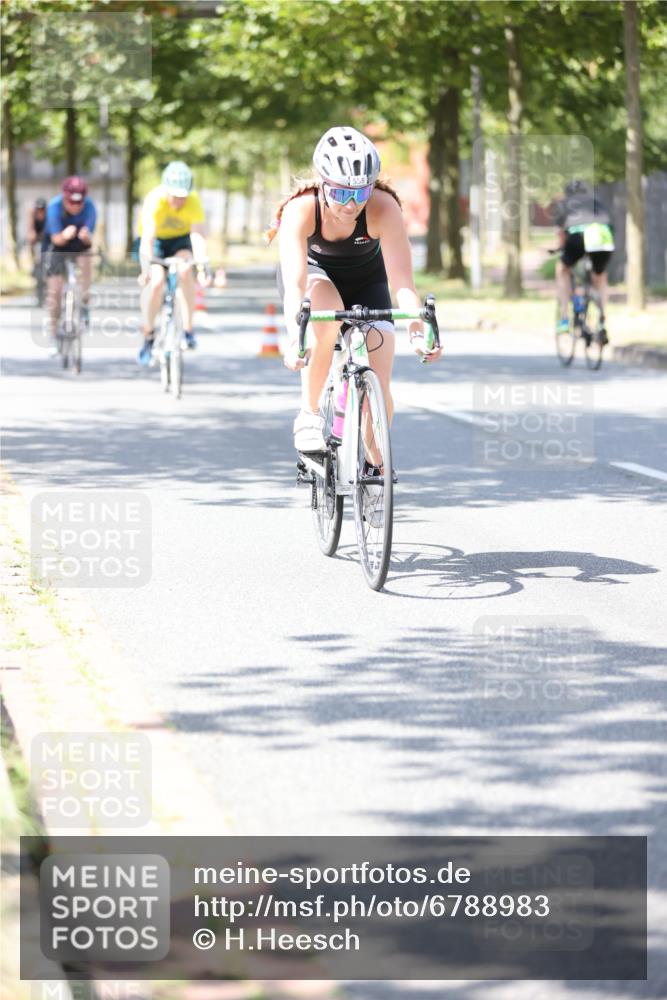 11.08.2024 - GEWOBA Citytriathlon Bremen H.Heesch http://msf.ph/oto/6788983 11.08.2024 13:15:30 Radfahren 358, 359, 384, 433, 464, 473, 496, 498, 512, 558, xxx, 636, 665 meine-sportfotos.de