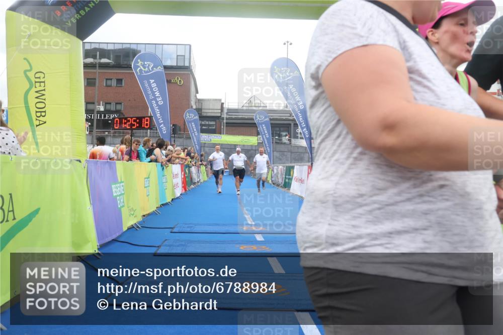 11.08.2024 - GEWOBA Citytriathlon Bremen Lena Gebhardt http://msf.ph/oto/6788984 11.08.2024 11:25:21 Ziel 51, 74, 93 meine-sportfotos.de