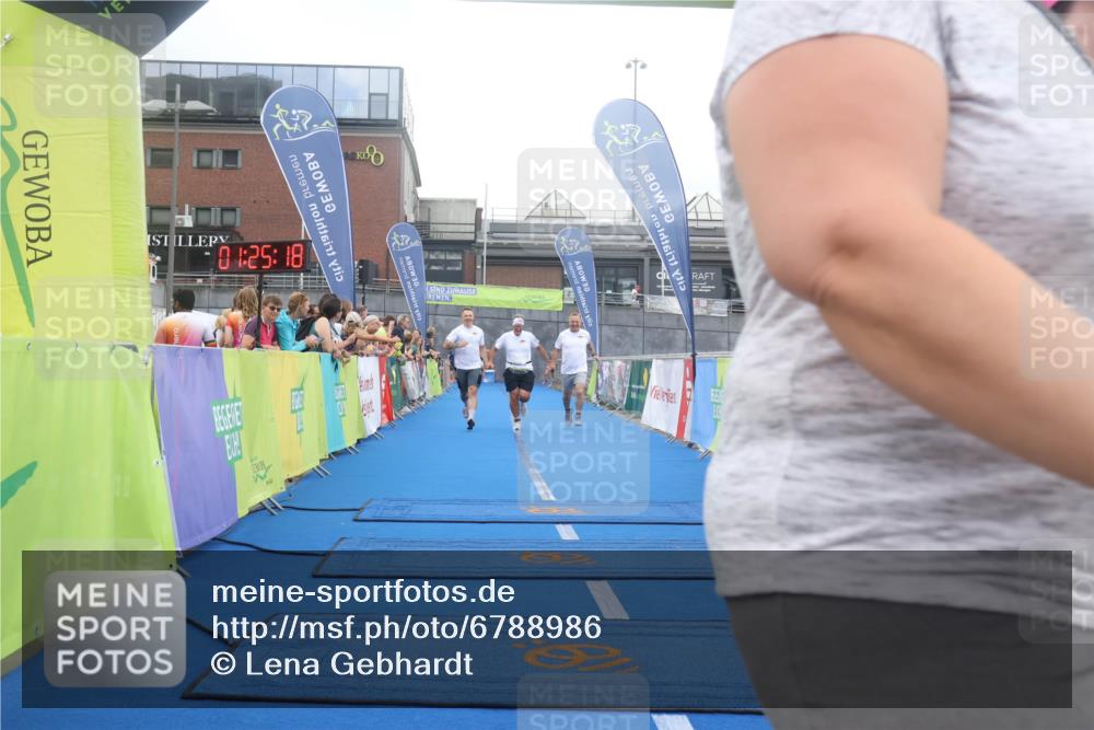 11.08.2024 - GEWOBA Citytriathlon Bremen Lena Gebhardt http://msf.ph/oto/6788986 11.08.2024 11:25:21 Ziel 51, 74, 93 meine-sportfotos.de