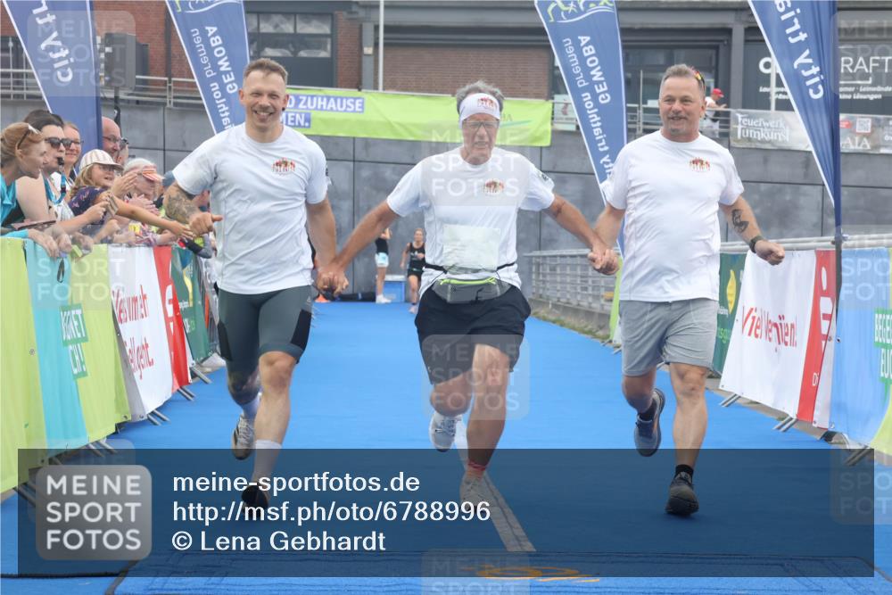 11.08.2024 - GEWOBA Citytriathlon Bremen Lena Gebhardt http://msf.ph/oto/6788996 11.08.2024 11:25:23 Ziel 51, 74, 93 meine-sportfotos.de