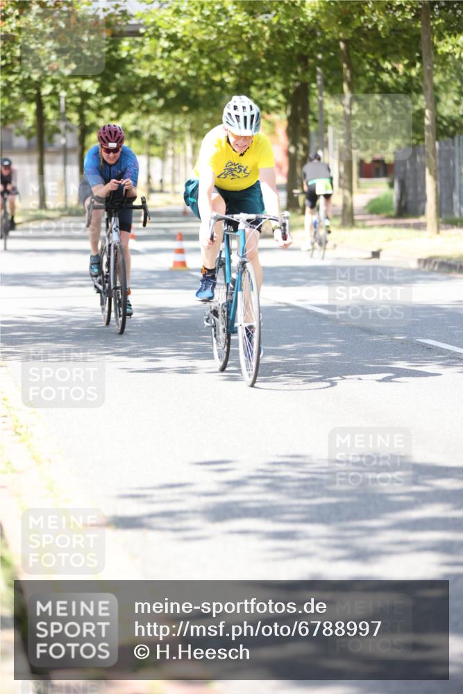 11.08.2024 - GEWOBA Citytriathlon Bremen H.Heesch http://msf.ph/oto/6788997 11.08.2024 13:15:30 Radfahren 358, 359, 384, 433, 464, 473, 496, 498, 512, 558, xxx, 636, 665 meine-sportfotos.de