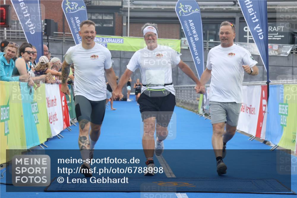 11.08.2024 - GEWOBA Citytriathlon Bremen Lena Gebhardt http://msf.ph/oto/6788998 11.08.2024 11:25:23 Ziel 51, 74, 93 meine-sportfotos.de