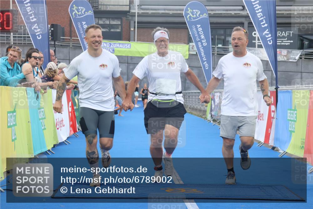 11.08.2024 - GEWOBA Citytriathlon Bremen Lena Gebhardt http://msf.ph/oto/6789002 11.08.2024 11:25:23 Ziel 51, 74, 93 meine-sportfotos.de