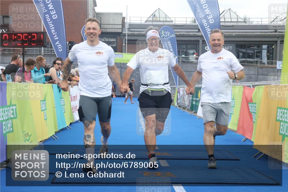 11.08.2024 - GEWOBA Citytriathlon Bremen Lena Gebhardt http://msf.ph/oto/6789005 11.08.2024 11:25:24 Ziel 51, 74, 93, 106 meine-sportfotos.de