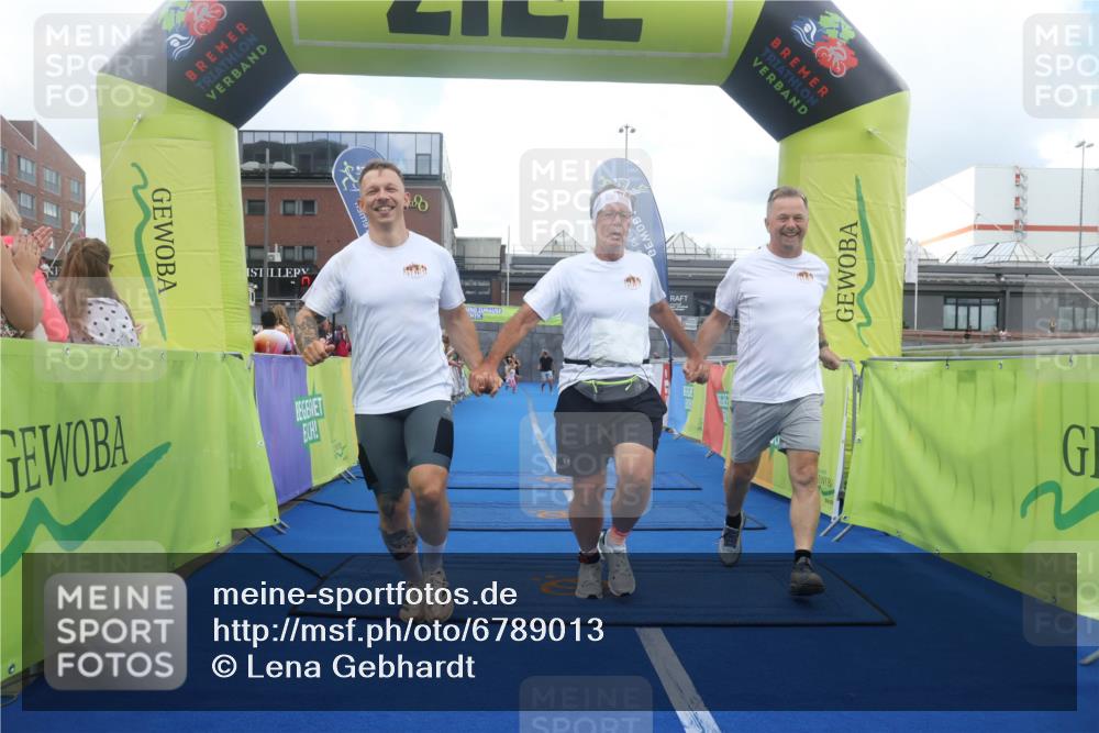 11.08.2024 - GEWOBA Citytriathlon Bremen Lena Gebhardt http://msf.ph/oto/6789013 11.08.2024 11:25:25 Ziel 51, 74, 93, 106 meine-sportfotos.de