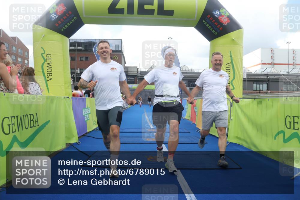 11.08.2024 - GEWOBA Citytriathlon Bremen Lena Gebhardt http://msf.ph/oto/6789015 11.08.2024 11:25:25 Ziel 51, 74, 93, 106 meine-sportfotos.de