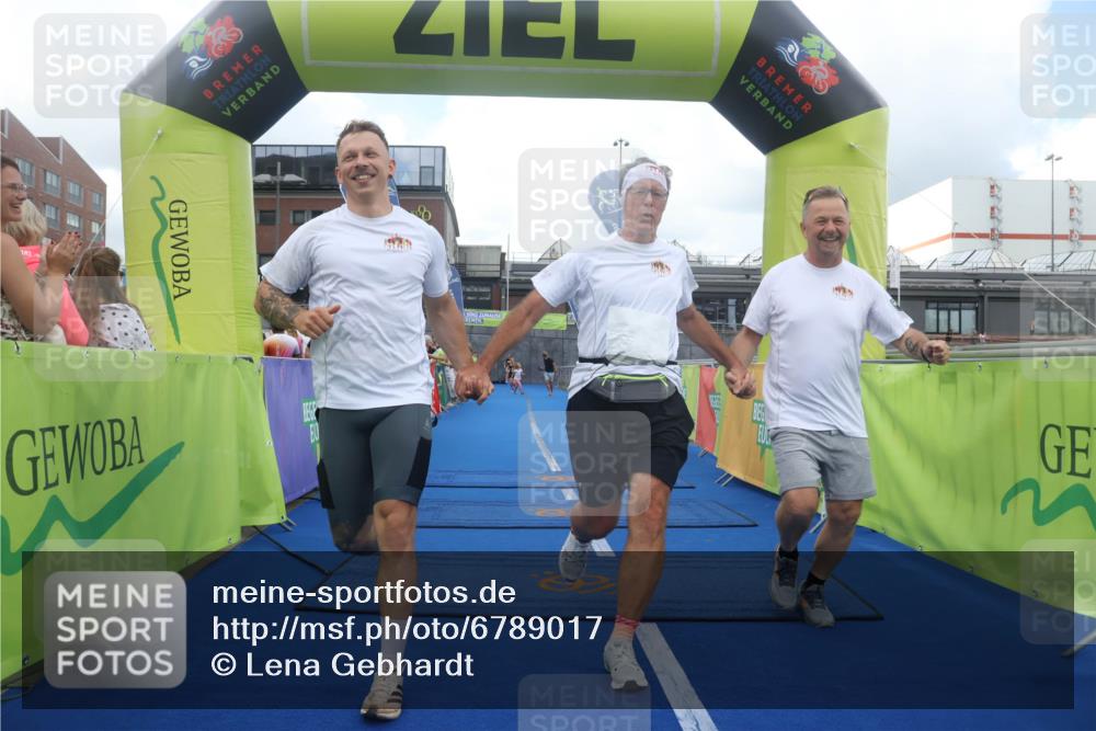 11.08.2024 - GEWOBA Citytriathlon Bremen Lena Gebhardt http://msf.ph/oto/6789017 11.08.2024 11:25:25 Ziel 51, 74, 93, 106 meine-sportfotos.de