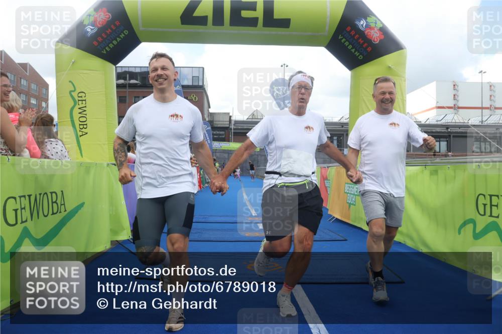 11.08.2024 - GEWOBA Citytriathlon Bremen Lena Gebhardt http://msf.ph/oto/6789018 11.08.2024 11:25:25 Ziel 51, 74, 93, 106 meine-sportfotos.de