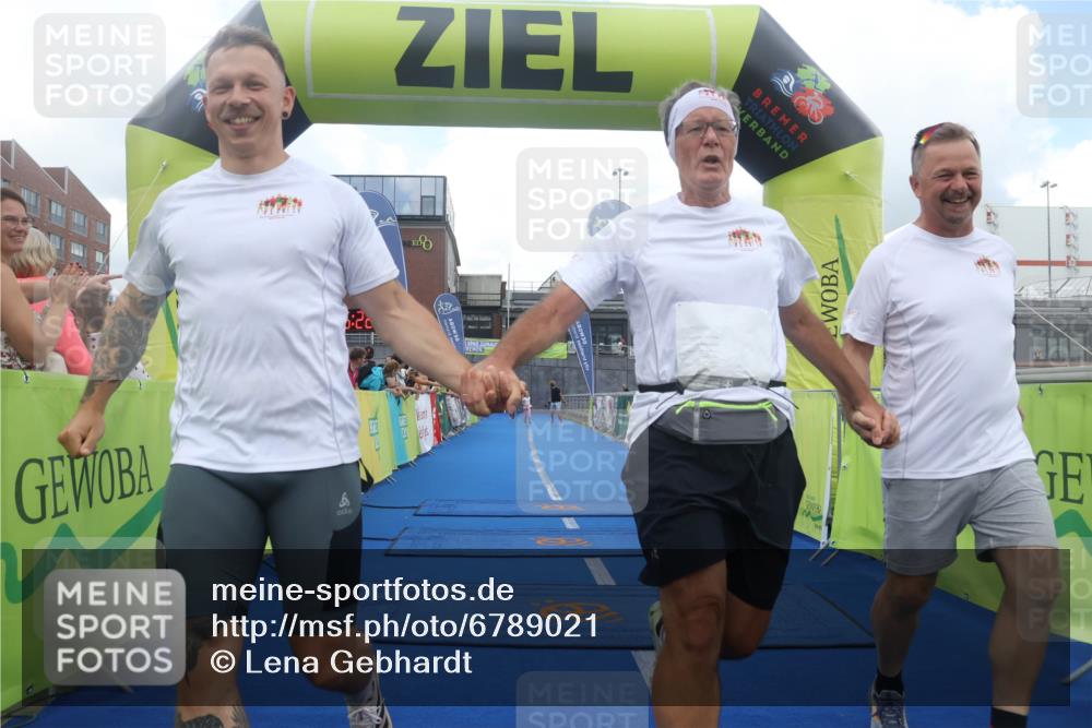 11.08.2024 - GEWOBA Citytriathlon Bremen Lena Gebhardt http://msf.ph/oto/6789021 11.08.2024 11:25:25 Ziel 51, 74, 93, 106 meine-sportfotos.de