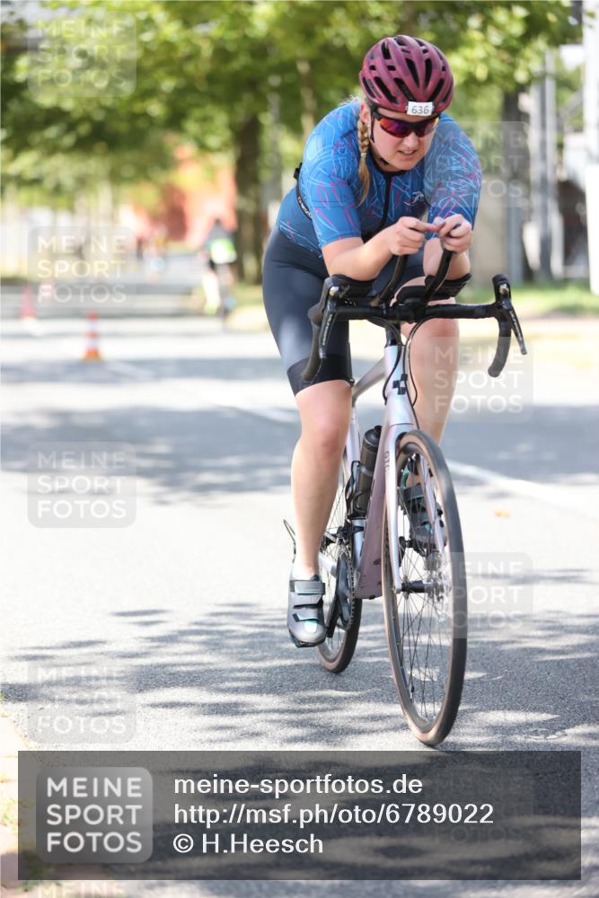 11.08.2024 - GEWOBA Citytriathlon Bremen H.Heesch http://msf.ph/oto/6789022 11.08.2024 13:15:31 Radfahren 358, 359, 384, 433, 464, 473, 485, 498, 512, 558, xxx, 636, 665 meine-sportfotos.de