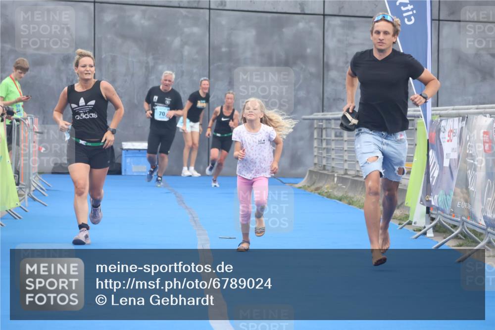 11.08.2024 - GEWOBA Citytriathlon Bremen Lena Gebhardt http://msf.ph/oto/6789024 11.08.2024 11:25:28 Ziel 74, 106 meine-sportfotos.de
