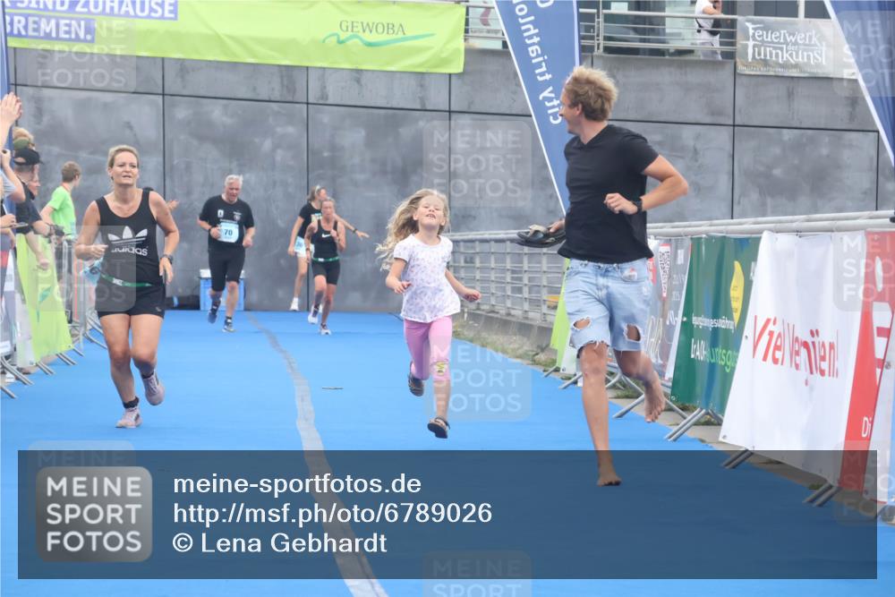 11.08.2024 - GEWOBA Citytriathlon Bremen Lena Gebhardt http://msf.ph/oto/6789026 11.08.2024 11:25:30 Ziel 54, 74, 106 meine-sportfotos.de