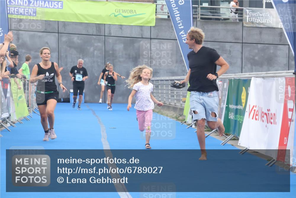 11.08.2024 - GEWOBA Citytriathlon Bremen Lena Gebhardt http://msf.ph/oto/6789027 11.08.2024 11:25:30 Ziel 54, 74, 106 meine-sportfotos.de
