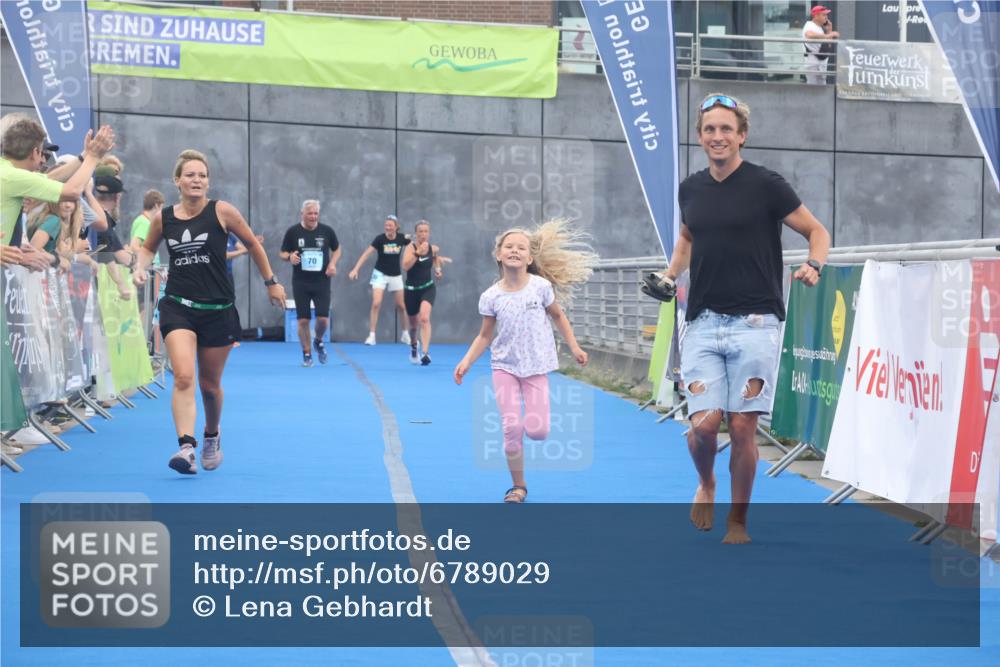 11.08.2024 - GEWOBA Citytriathlon Bremen Lena Gebhardt http://msf.ph/oto/6789029 11.08.2024 11:25:30 Ziel 54, 74, 106 meine-sportfotos.de