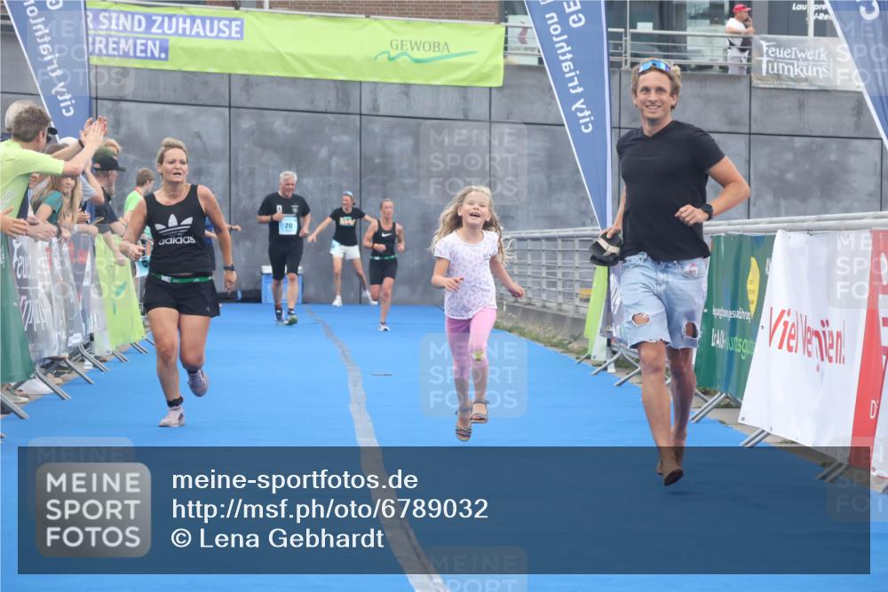 11.08.2024 - GEWOBA Citytriathlon Bremen Lena Gebhardt http://msf.ph/oto/6789032 11.08.2024 11:25:30 Ziel 54, 74, 106 meine-sportfotos.de