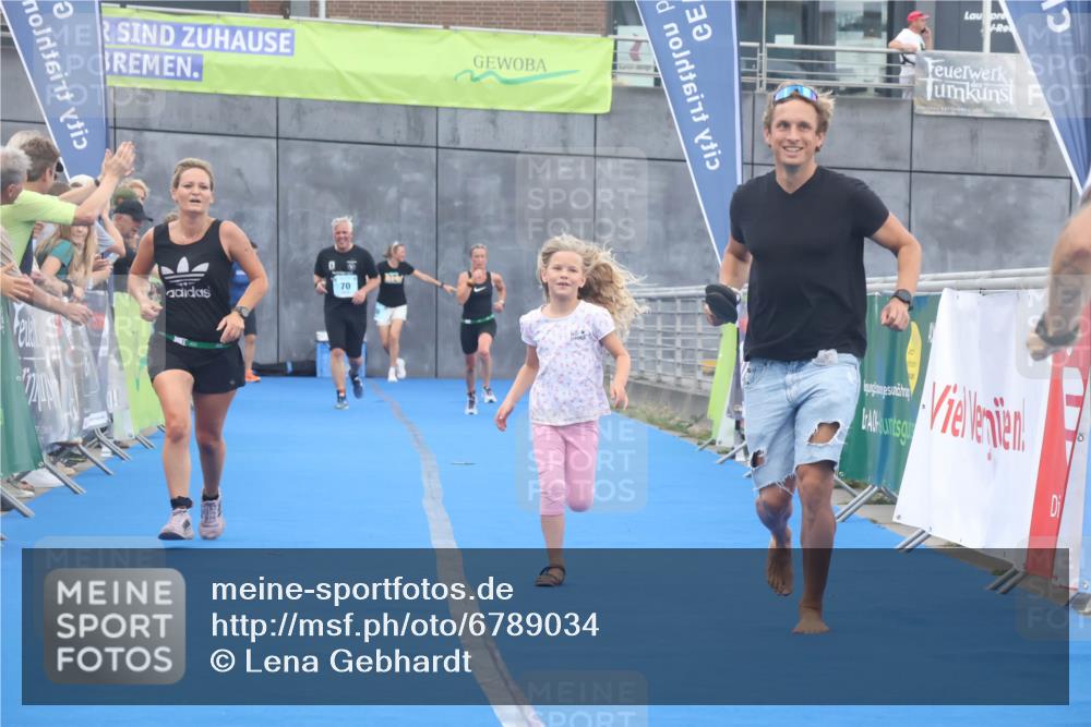 11.08.2024 - GEWOBA Citytriathlon Bremen Lena Gebhardt http://msf.ph/oto/6789034 11.08.2024 11:25:31 Ziel 54, 74, 106 meine-sportfotos.de