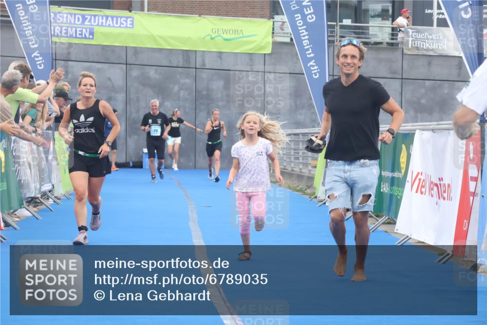 11.08.2024 - GEWOBA Citytriathlon Bremen Lena Gebhardt http://msf.ph/oto/6789035 11.08.2024 11:25:31 Ziel 54, 74, 106 meine-sportfotos.de
