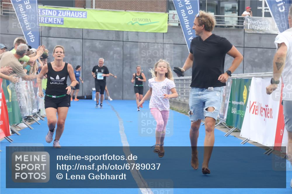 11.08.2024 - GEWOBA Citytriathlon Bremen Lena Gebhardt http://msf.ph/oto/6789037 11.08.2024 11:25:31 Ziel 54, 74, 106 meine-sportfotos.de