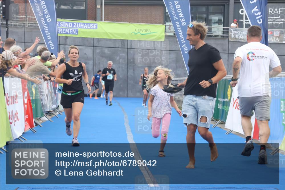 11.08.2024 - GEWOBA Citytriathlon Bremen Lena Gebhardt http://msf.ph/oto/6789042 11.08.2024 11:25:32 Ziel 54, 106 meine-sportfotos.de