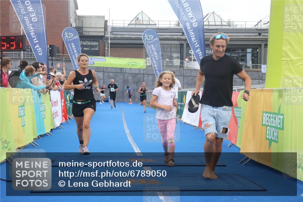 11.08.2024 - GEWOBA Citytriathlon Bremen Lena Gebhardt http://msf.ph/oto/6789050 11.08.2024 11:25:34 Ziel 36, 54, 70, 106 meine-sportfotos.de